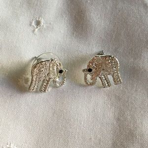 🌼Silver Elephant studs